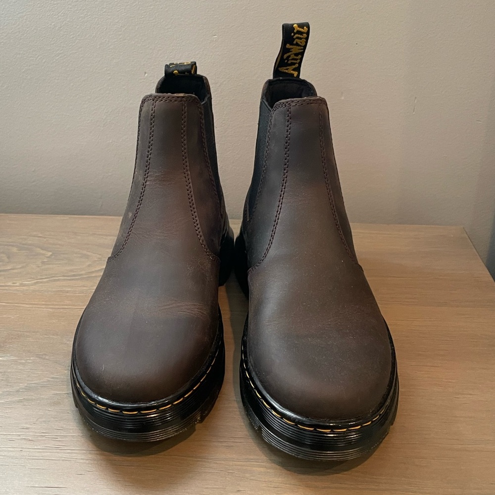 Dr. Martens Embury Dark Brown / Crazy Horse US 8 / EU 39 NEW